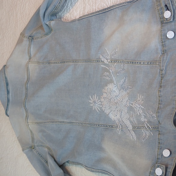 LuLaRoe Light Blue Denim Jacket with Floral Embroidery Size L - Picture 6 of 8